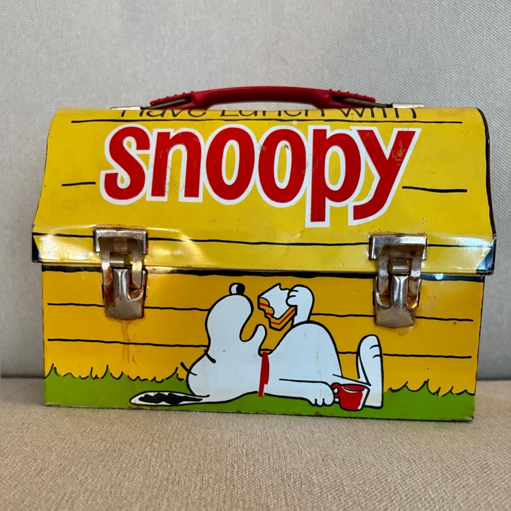 Vintage 1968 metal Snoopy lunchbox